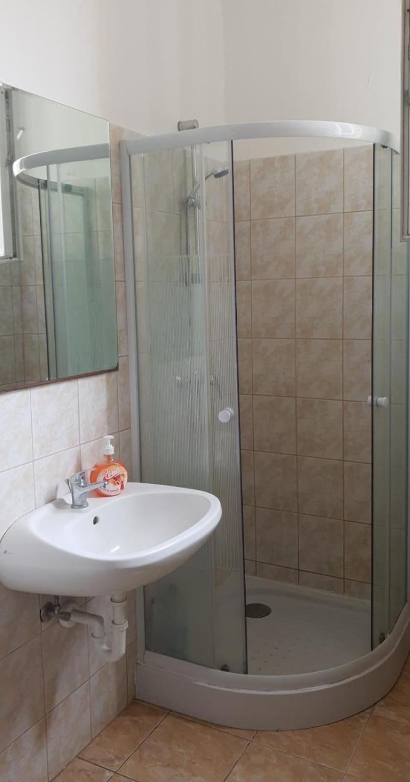 White Ship Apartman บูดาเปสต์ ภายนอก รูปภาพ